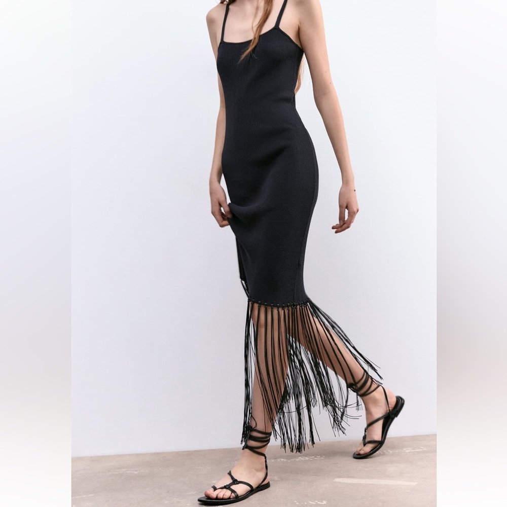 Zara LOW-HEELED STRAPPY LEATHER SANDALS. Black. Size 6. New with Tags.
